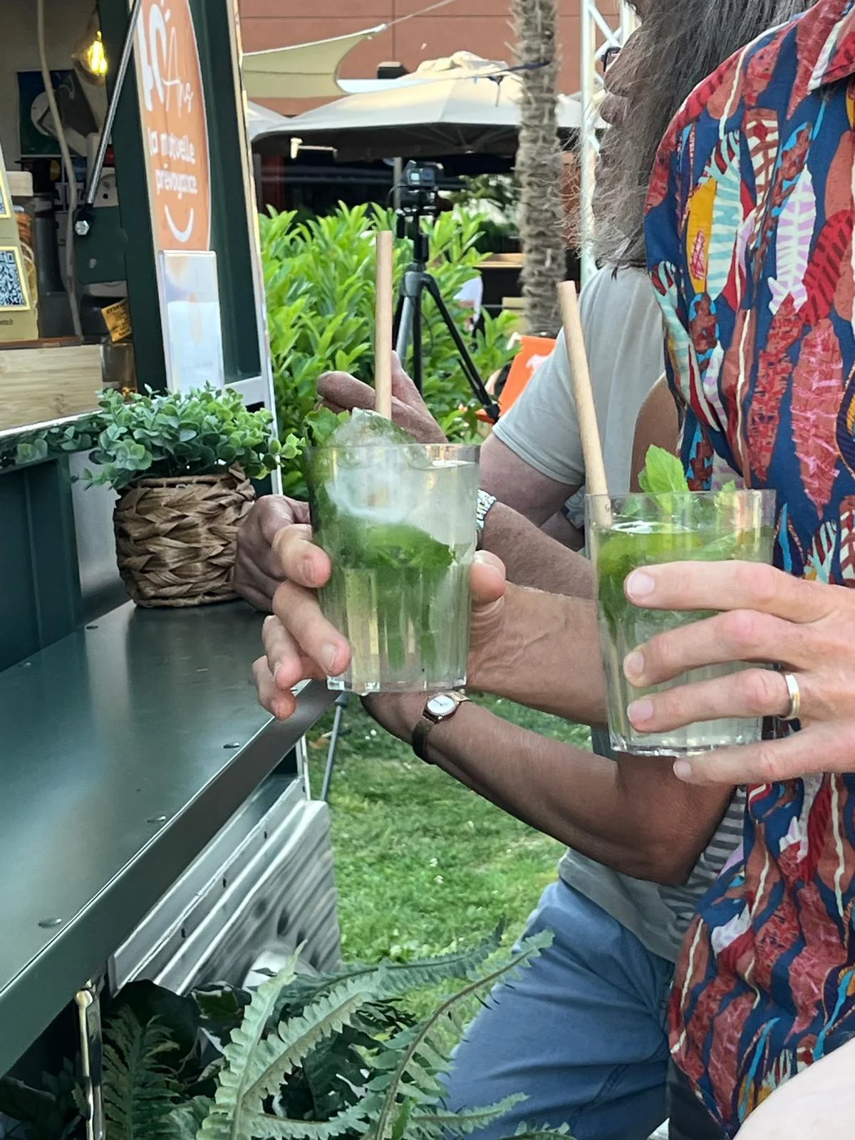 2 verres de mojito servi par Jeanne dans le bar mobile Le Bar Bichette